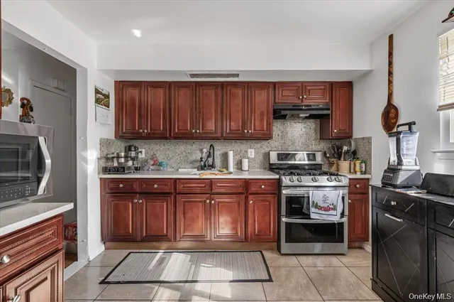 $6,000 | 22 Hudson Place, Hempstead, NY 11550