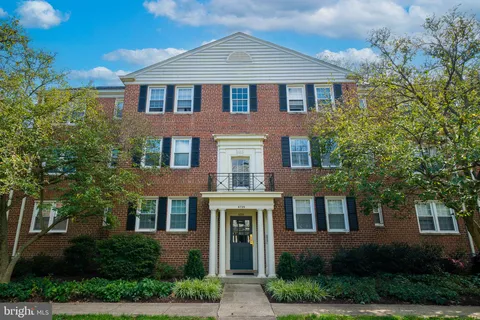 $345,000 | 6725 West Wakefield Drive, Unit B1, Alexandria, VA 22307