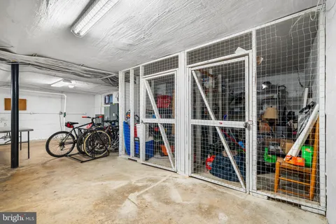 $345,000 | 6725 West Wakefield Drive, Unit B1, Alexandria, VA 22307