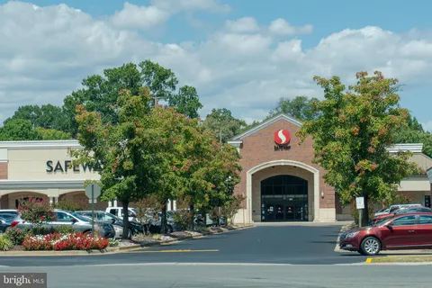 $345,000 | 6725 West Wakefield Drive, Unit B1, Alexandria, VA 22307