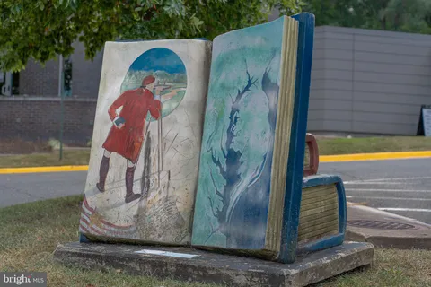 $345,000 | 6725 West Wakefield Drive, Unit B1, Alexandria, VA 22307