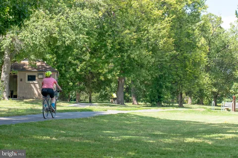 $345,000 | 6725 West Wakefield Drive, Unit B1, Alexandria, VA 22307