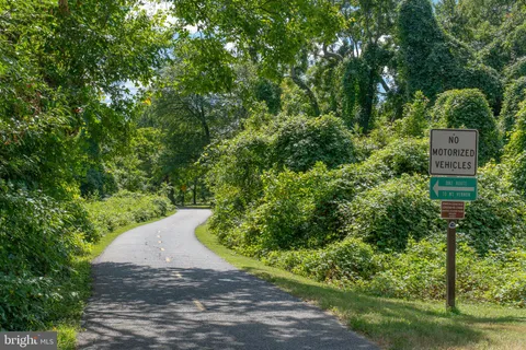 $345,000 | 6725 West Wakefield Drive, Unit B1, Alexandria, VA 22307