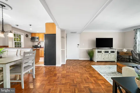 $345,000 | 6725 West Wakefield Drive, Unit B1, Alexandria, VA 22307