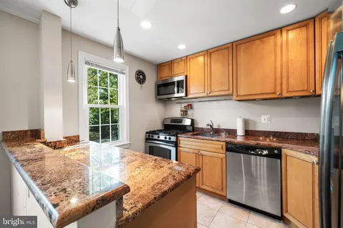 $345,000 | 6725 West Wakefield Drive, Unit B1, Alexandria, VA 22307