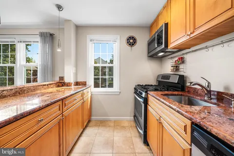$345,000 | 6725 West Wakefield Drive, Unit B1, Alexandria, VA 22307