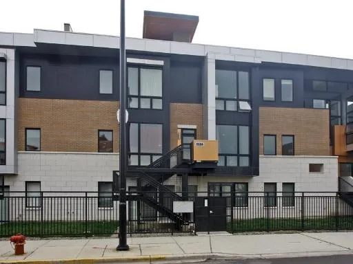 $2,200 | 2224 West Madison Street, Unit 201, Chicago, IL 60612