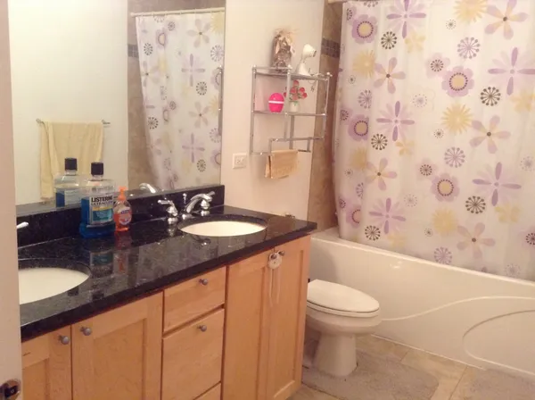 $2,200 | 2224 West Madison Street, Unit 201, Chicago, IL 60612