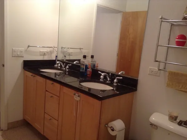 $2,200 | 2224 West Madison Street, Unit 201, Chicago, IL 60612