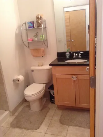 $2,200 | 2224 West Madison Street, Unit 201, Chicago, IL 60612