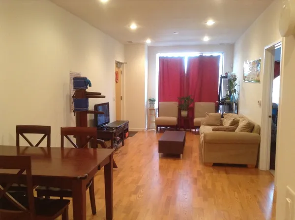 $2,200 | 2224 West Madison Street, Unit 201, Chicago, IL 60612
