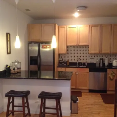 $2,200 | 2224 West Madison Street, Unit 201, Chicago, IL 60612