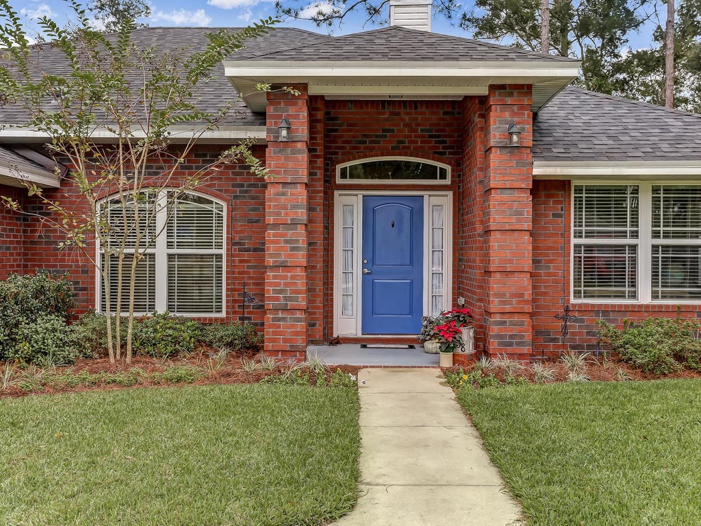 88358 Maybourne Road Yulee, FL 32097 - Photo 2 of 27 a front view of a house with garden