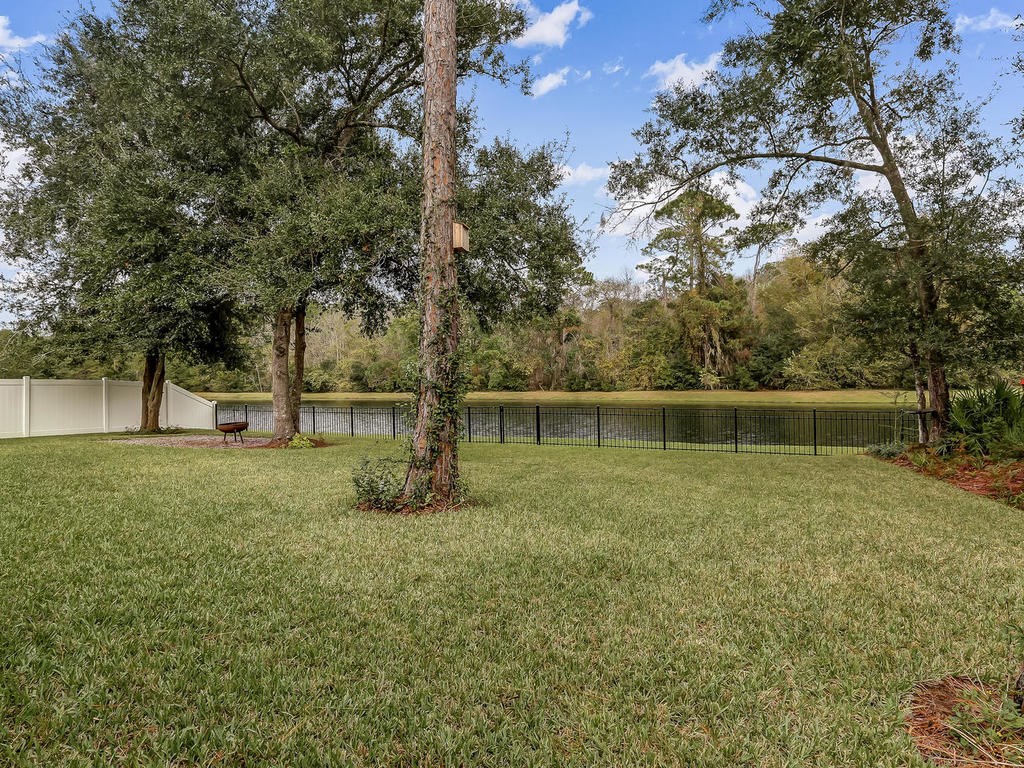 88358 Maybourne Road Yulee, FL 32097 - Photo 26 of 27 a backyard of a house