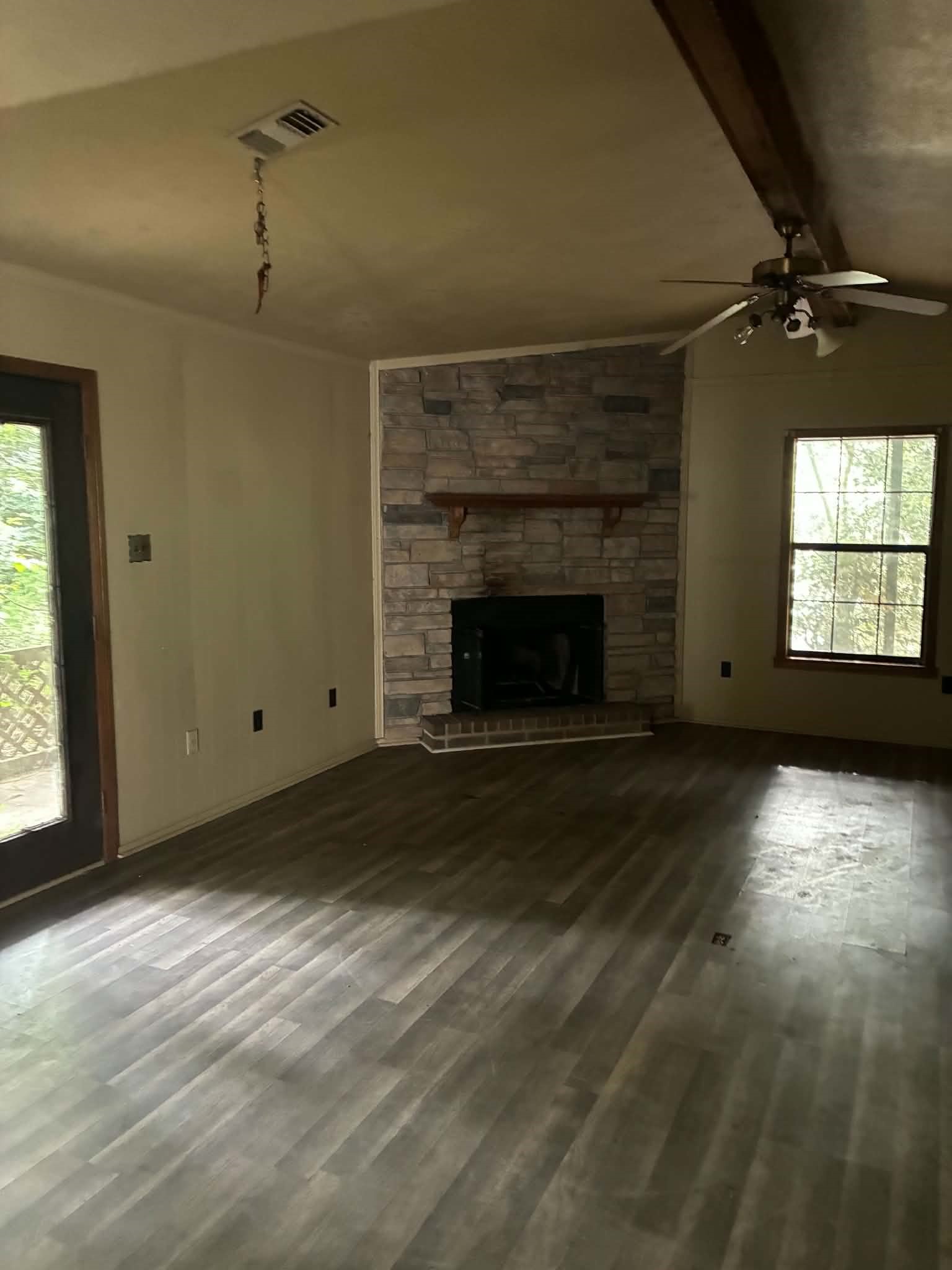 360 L R Outlaw Lane Cleveland, TX 77328 - Photo 7 of 9