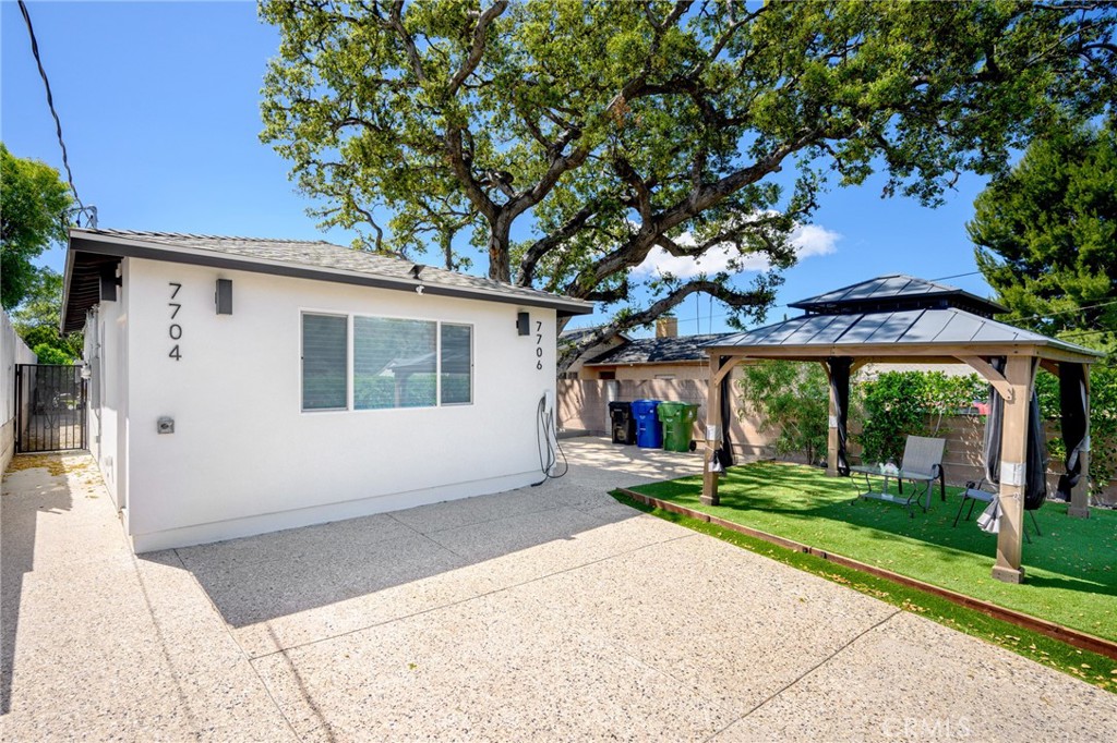 7704 Kyle Street Tujunga, CA 91042 - Photo 2 of 12 a house with yard in front of it