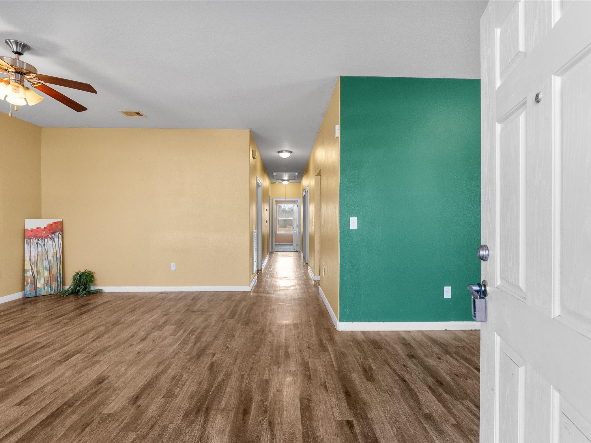 2105 Howell Avenue La Marque, TX 77568 - Photo 3 of 19 Entrance into living room