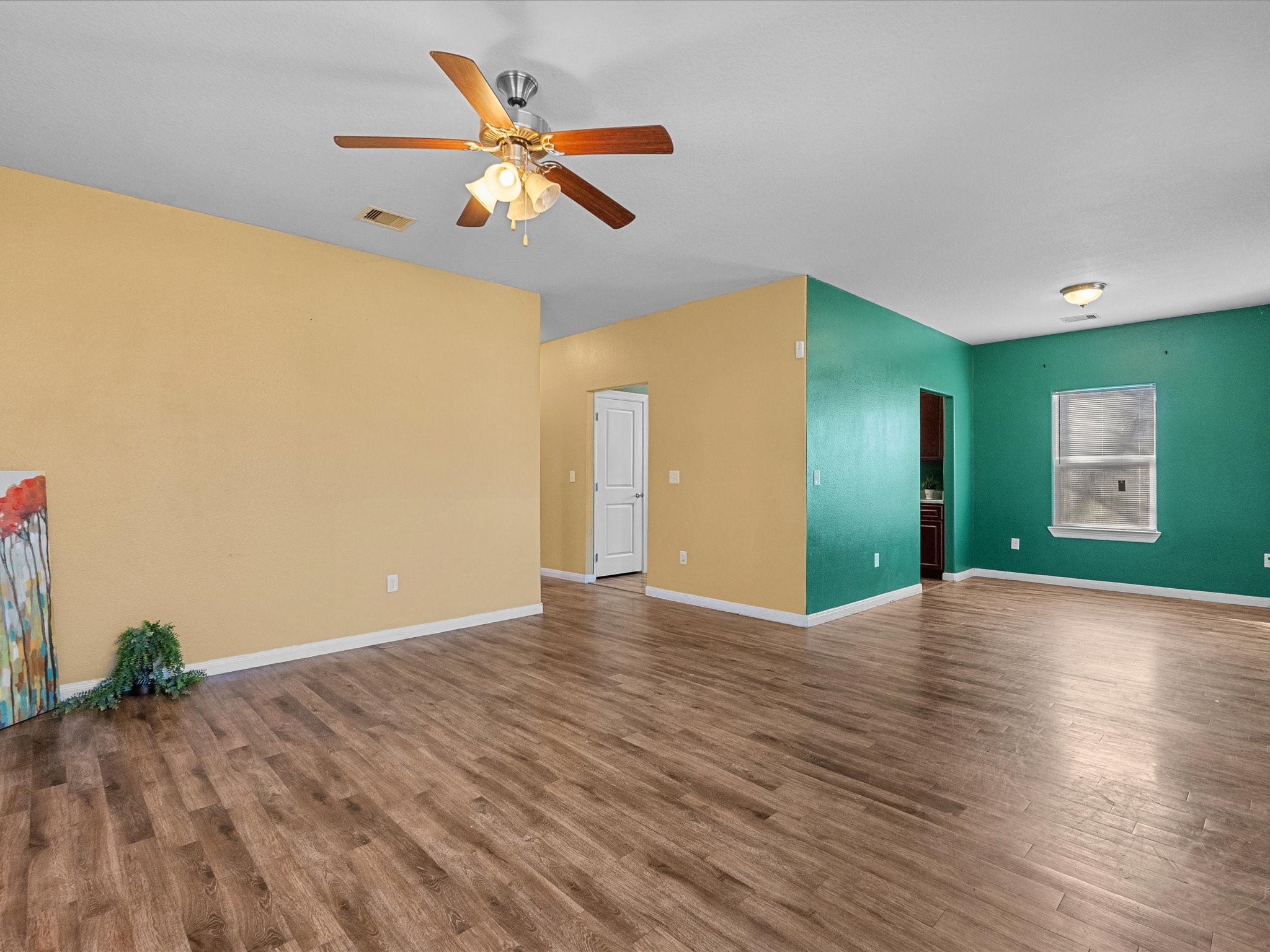 2105 Howell Avenue La Marque, TX 77568 - Photo 5 of 19 Livingroom dinning view