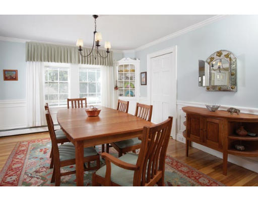 16 Winnetaska Road Newton, MA 02468 - Photo 3 of 4