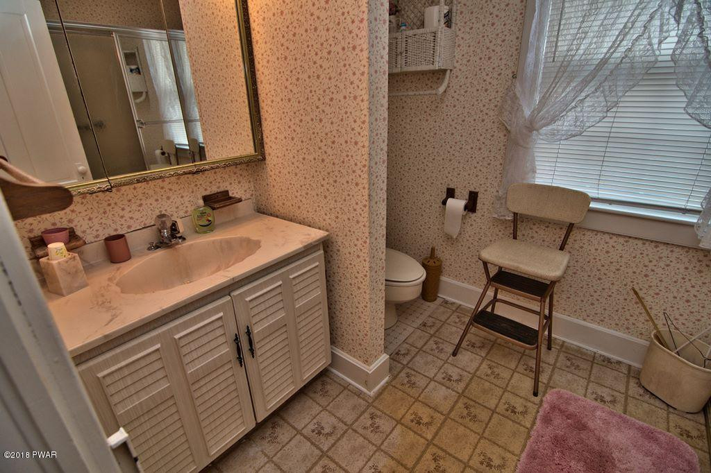 915 Long Ridge Road Hawley, PA 18428 - Photo 34 of 64 Second Floor Full Bath