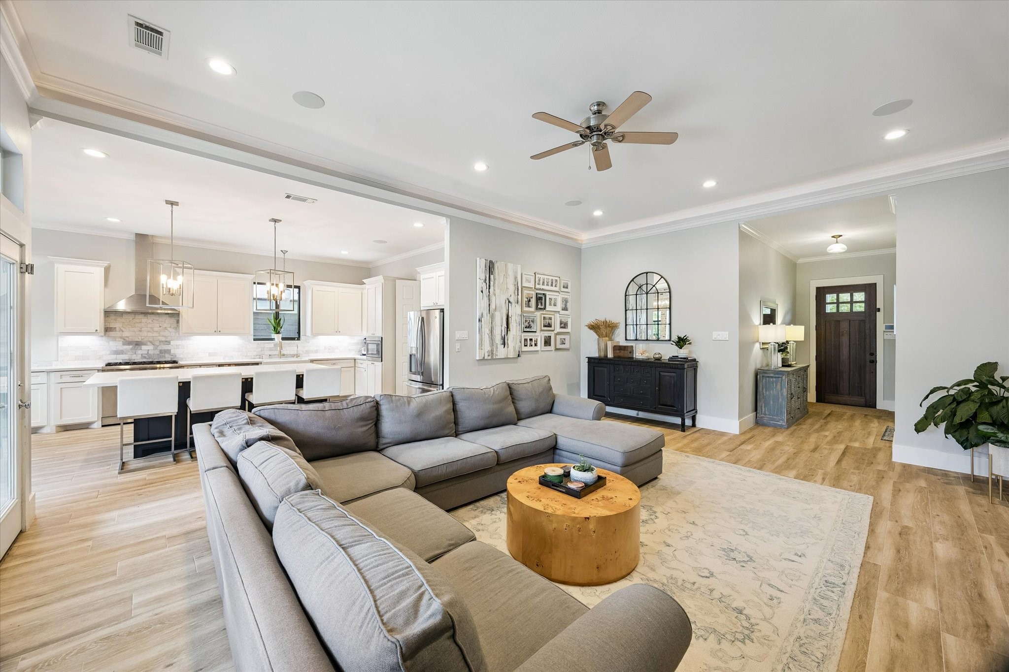 1519 Richelieu Lane Houston, TX 77018 - Photo 6 of 30 Raised ceilings and recessed lighting