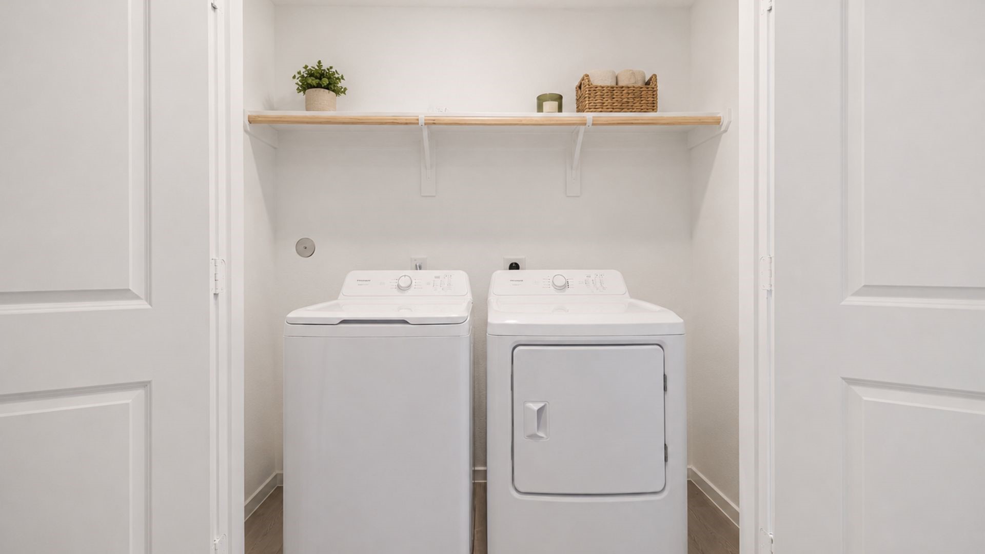 1531 Gentle Wind Court Angleton, TX 77515 - Photo 12 of 15 virtually staged - laundry room