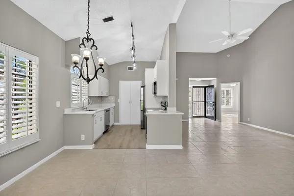 $125,000 | 8041 Aberdeen Drive, Unit 202, Boynton Beach, FL 33472