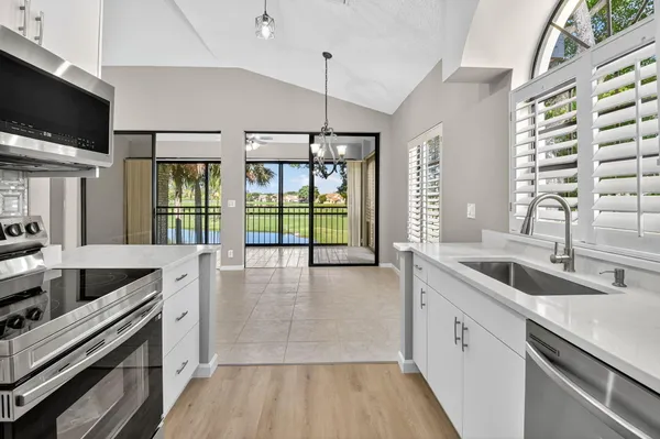 $125,000 | 8041 Aberdeen Drive, Unit 202, Boynton Beach, FL 33472