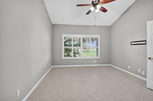 $125,000 | 8041 Aberdeen Drive, Unit 202, Boynton Beach, FL 33472