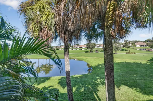 $125,000 | 8041 Aberdeen Drive, Unit 202, Boynton Beach, FL 33472