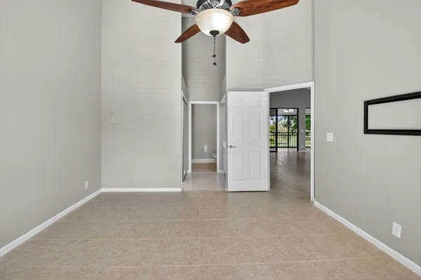 $125,000 | 8041 Aberdeen Drive, Unit 202, Boynton Beach, FL 33472