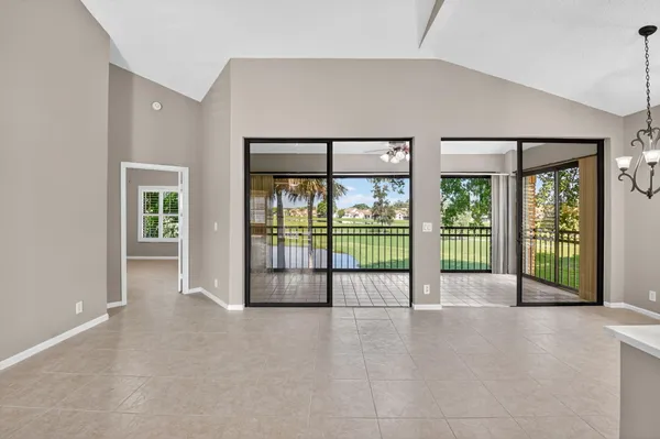 $125,000 | 8041 Aberdeen Drive, Unit 202, Boynton Beach, FL 33472