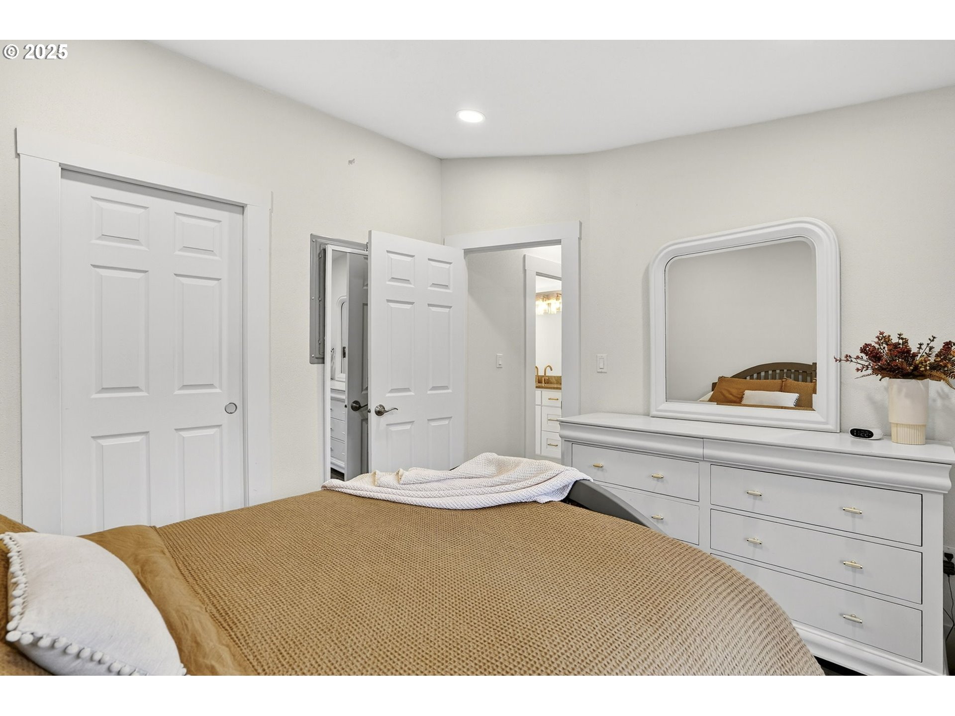 25297 East Welches Road, Unit 45 Welches, OR 97067 - Photo 19 of 39 Primary Bedroom