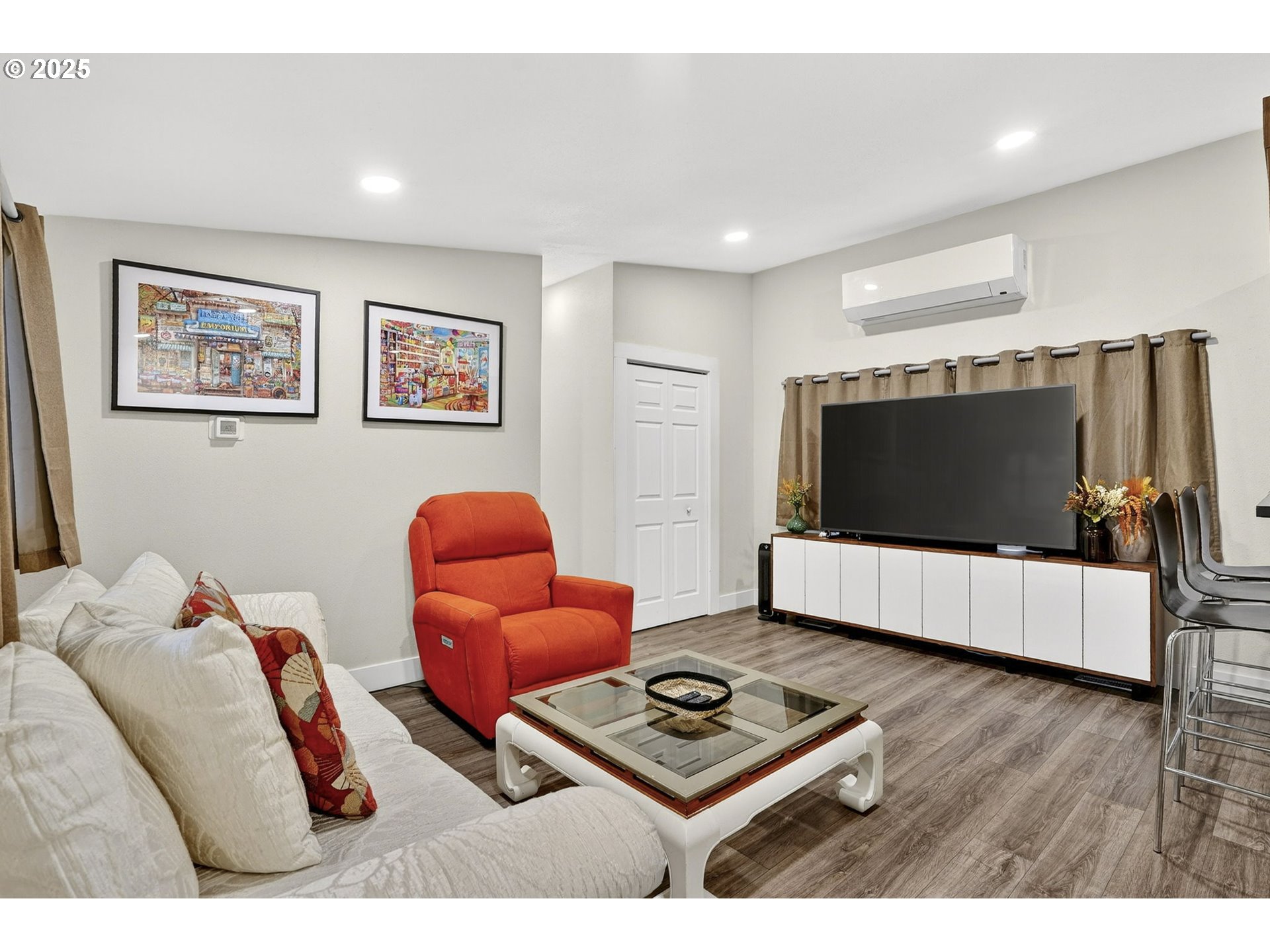 25297 East Welches Road, Unit 45 Welches, OR 97067 - Photo 3 of 39 Living Room