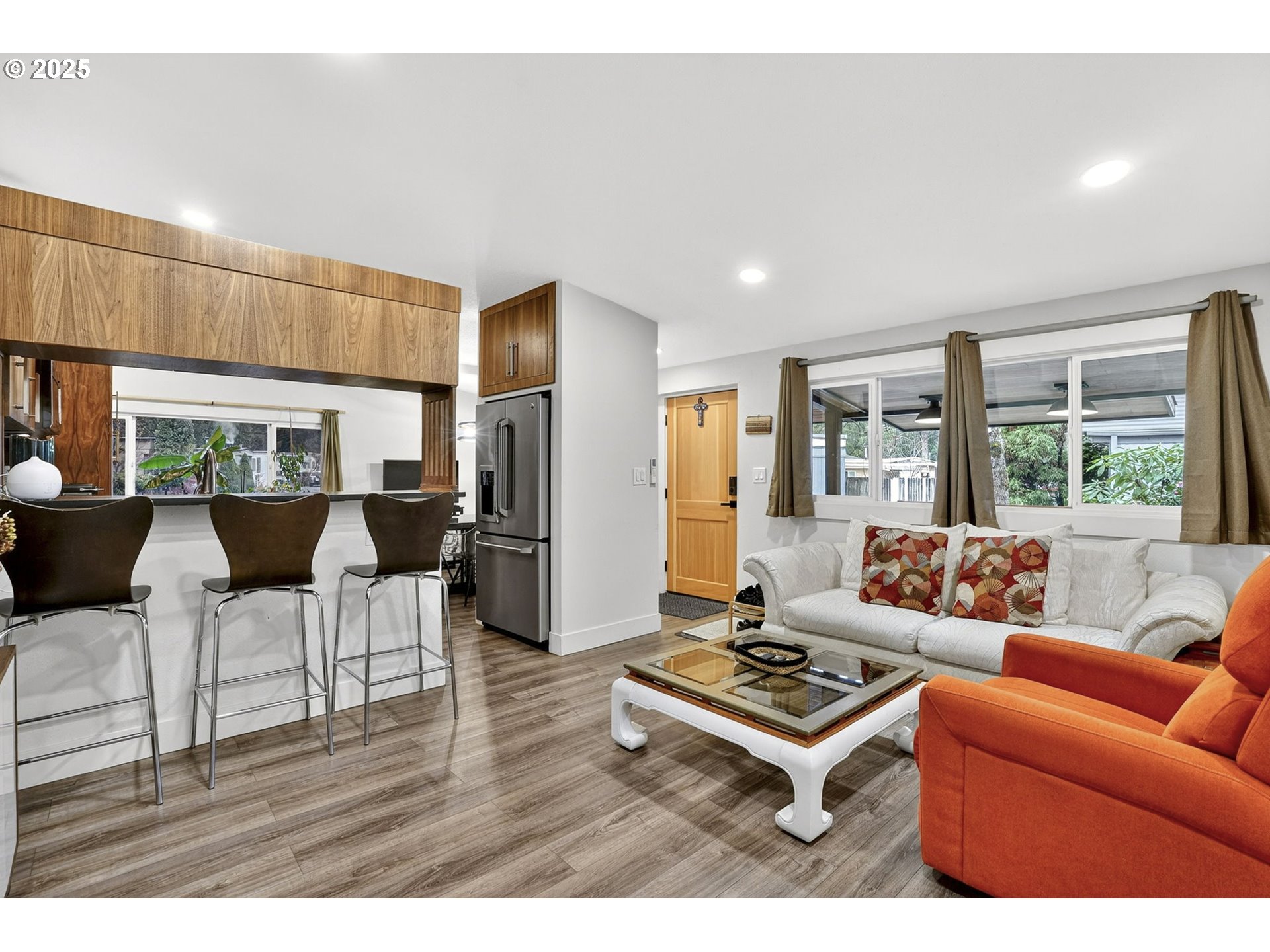 25297 East Welches Road, Unit 45 Welches, OR 97067 - Photo 5 of 39 Living Room