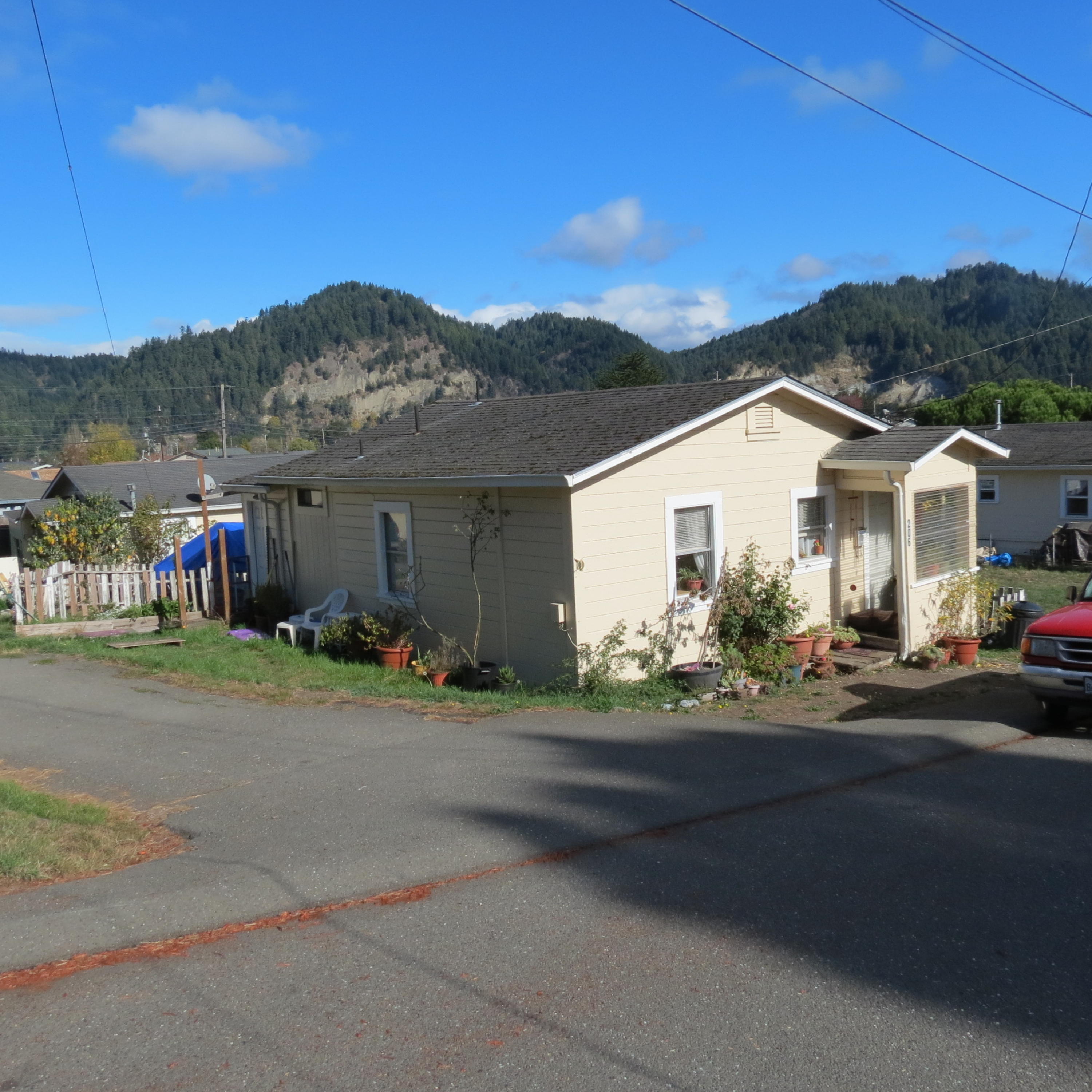 130 Ash Street Rio Dell, CA 95562 - Photo 3 of 5 206 Ash Unit 3