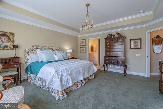 a en suite bathroom with a double vanity sink and a mirror
