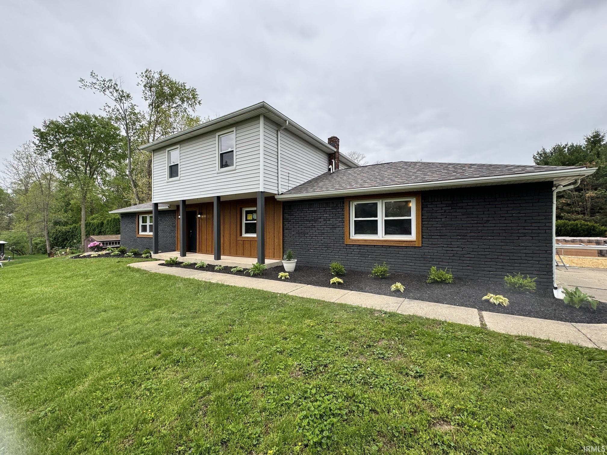 1756 Riverview Road Peru, IN 46970 - Photo 2 of 39