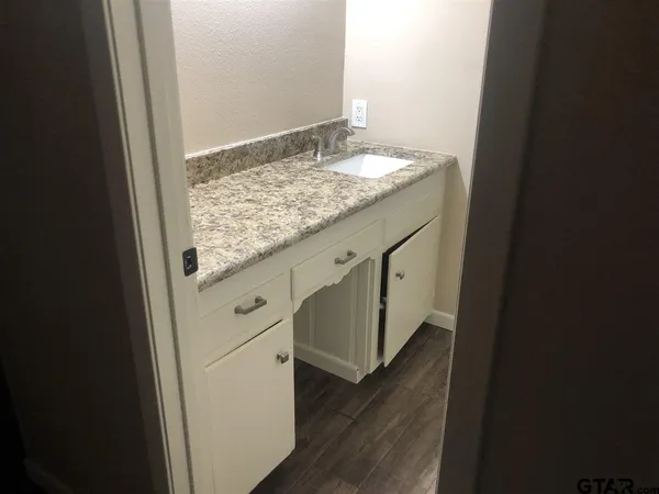 $1,700 | 3001 South Robertson Avenue, Tyler, TX 75701