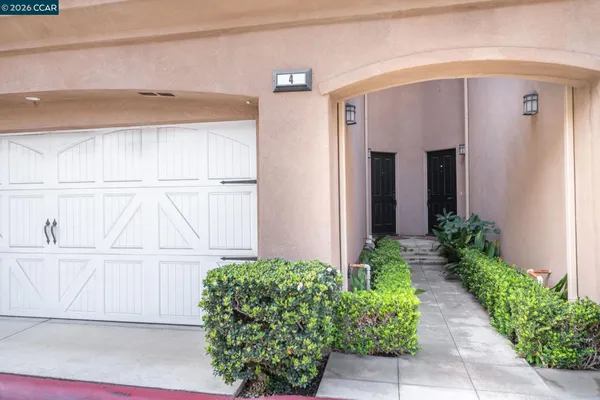 $1,059,000 | 20402 Santa Ana Avenue, Unit 4, Newport Beach, CA 92660