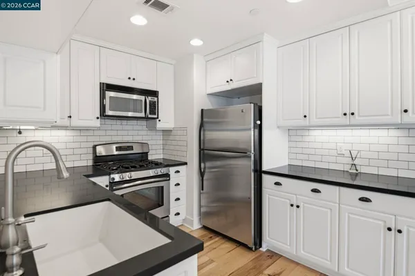 $1,059,000 | 20402 Santa Ana Avenue, Unit 4, Newport Beach, CA 92660
