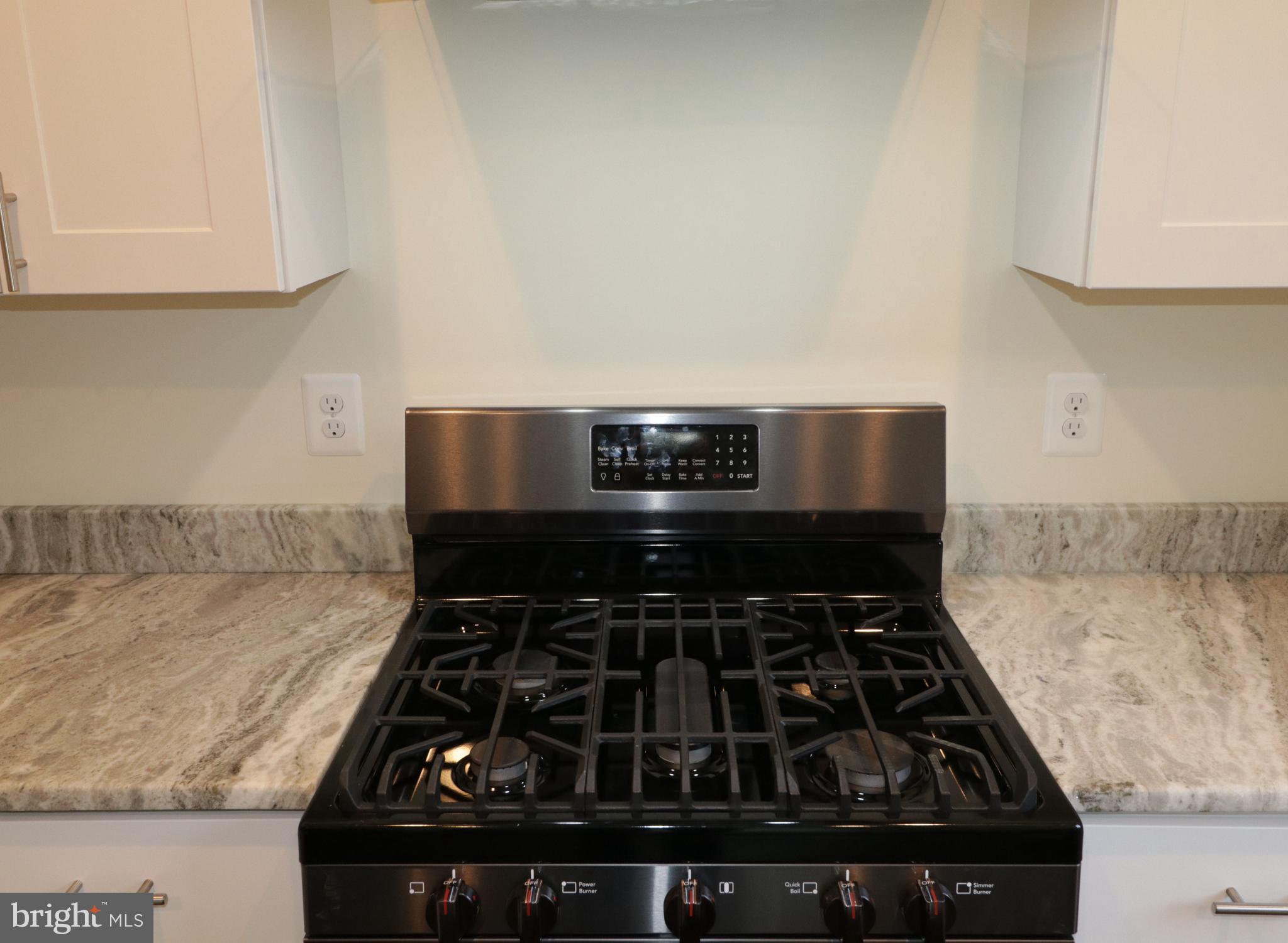 1641 Colbert Road Annapolis, MD 21409 - Photo 4 of 31 5 BURNER GAS RANGE