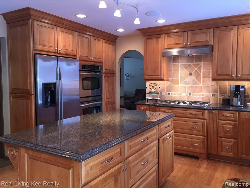 1739 Rapids Way Rochester Hills, MI 48309 - Photo 11 of 31