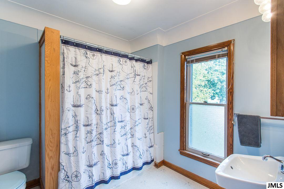 914 Backus Street Jackson, MI 49202 - Photo 8 of 36 Photo 8