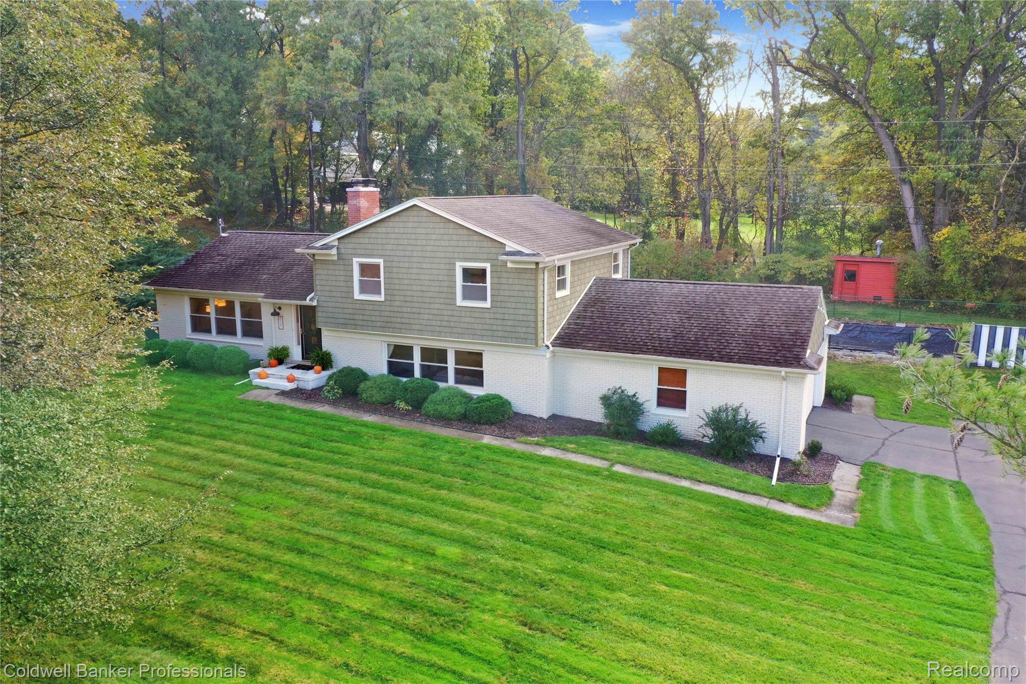 827 Brantford Road Rochester, MI 48306 - Photo 39 of 40 DJI_0068.jpg