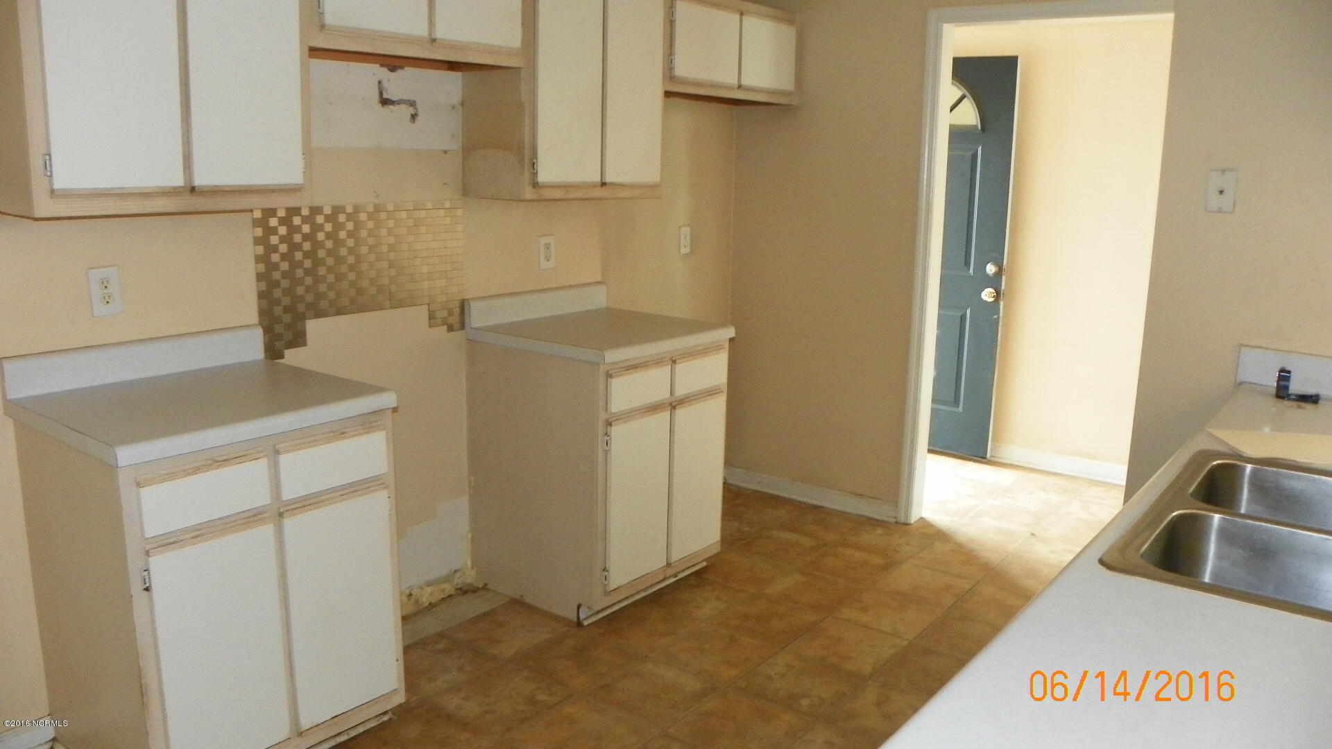 142 Charlton Road Hubert, NC 28539 - Photo 5 of 11 100_0249