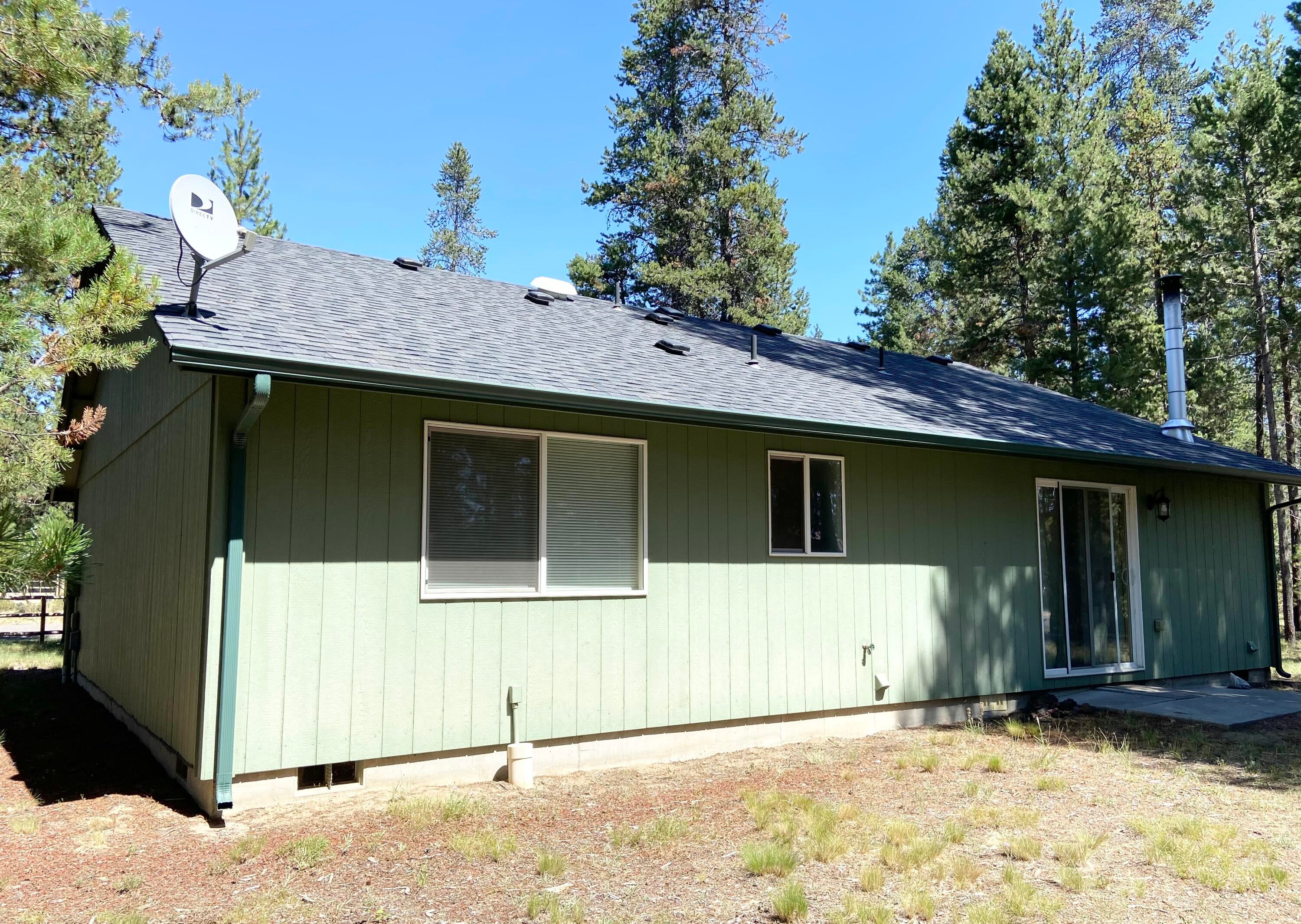 17205 Kingsburg Road Bend, OR 97707 - Photo 4 of 14 Back
