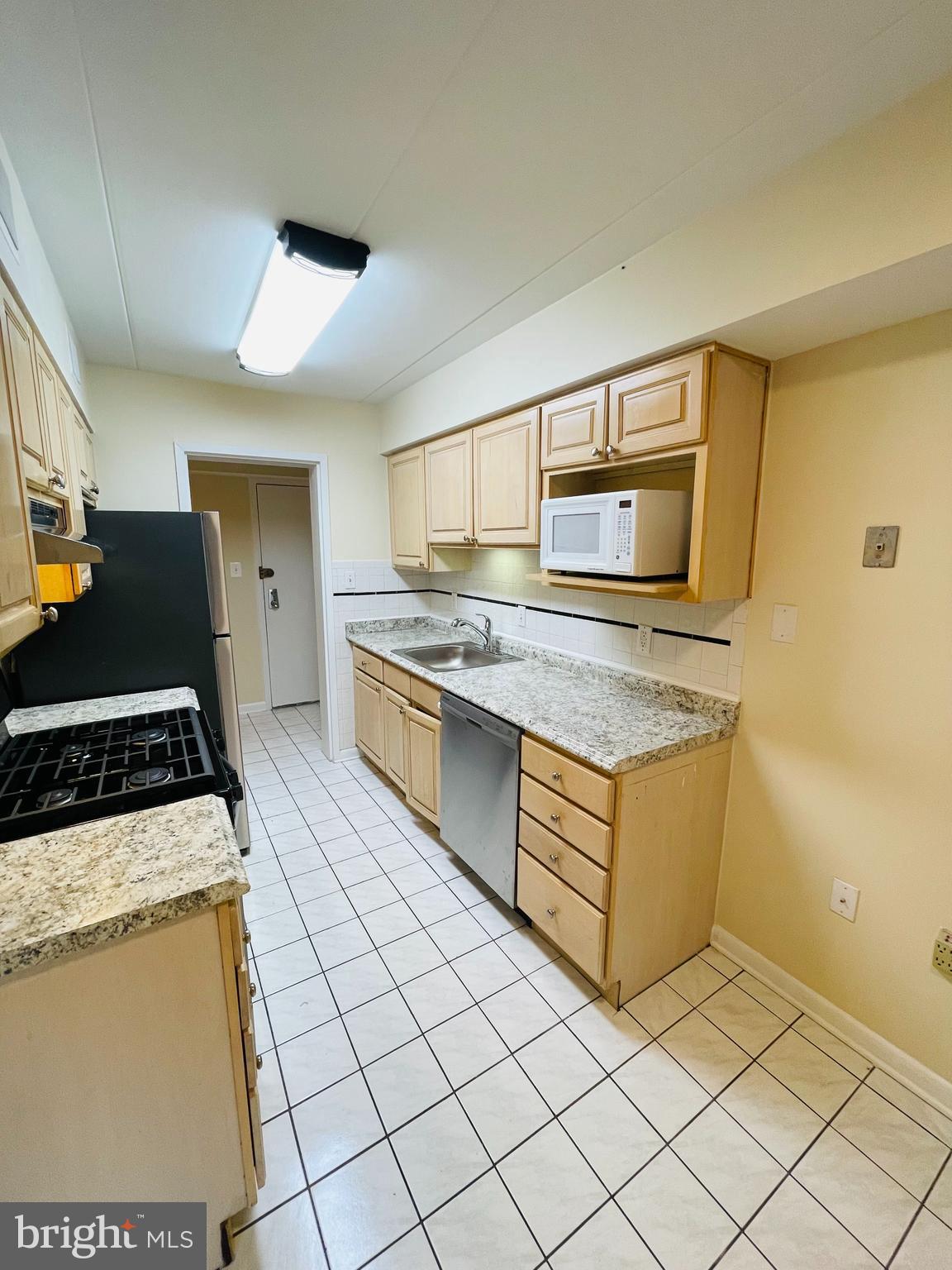 2301 Freetown Court, Unit 2B Reston, VA 20191 - Photo 4 of 18 Kitchen