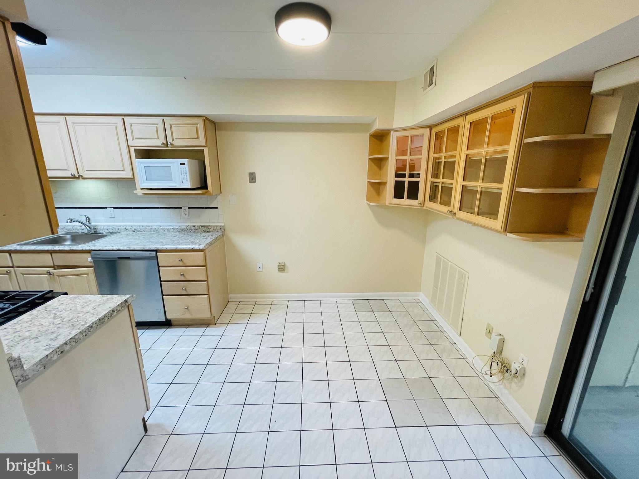 2301 Freetown Court, Unit 2B Reston, VA 20191 - Photo 7 of 18 Kitchen / Dining Area