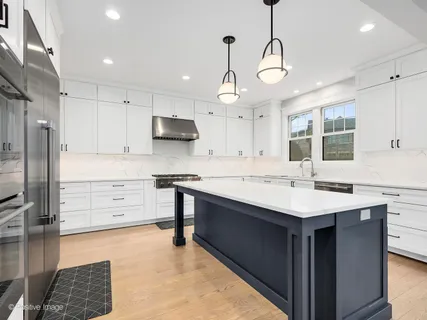 $1,750,000 | 911 Echo Lane, Glenview, IL 60025